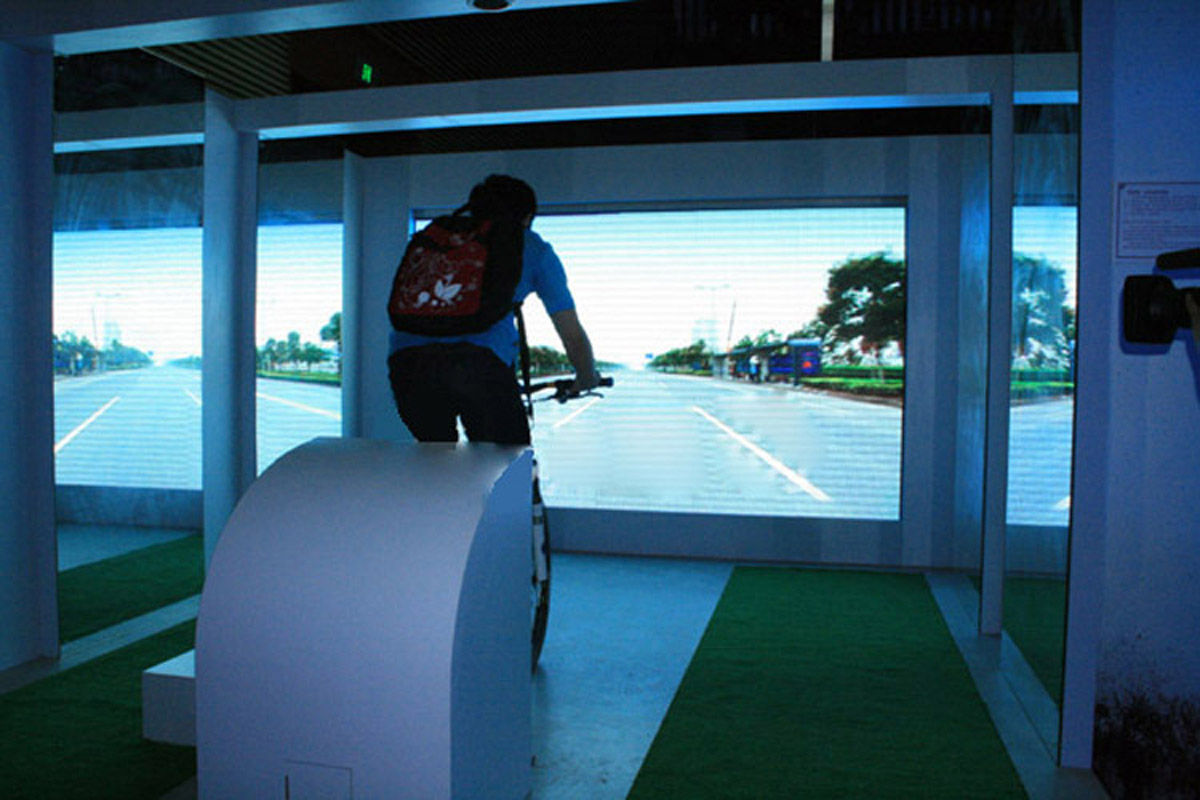 炉霍环幕影院单车模拟驾驶