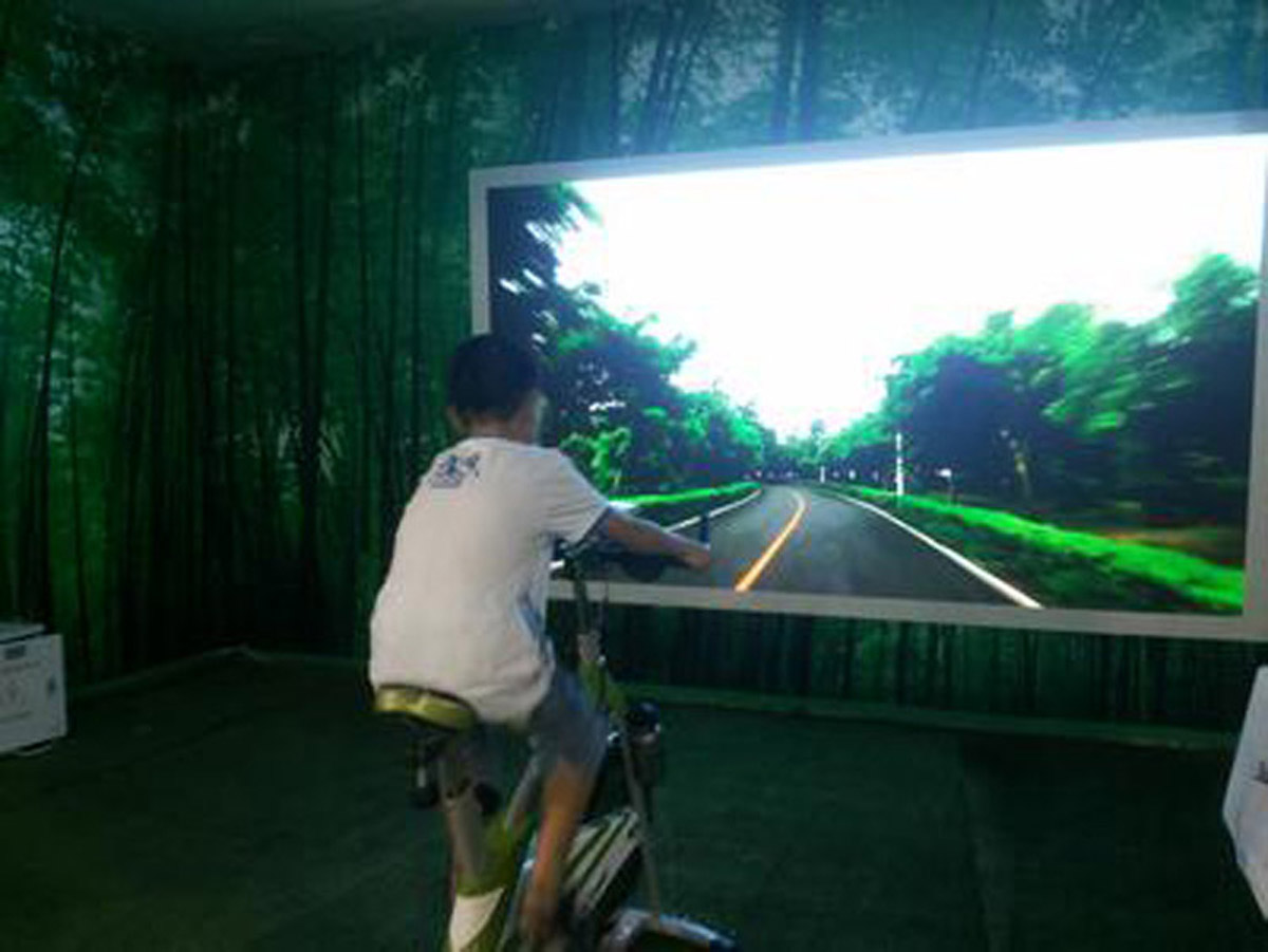 环幕影院单车模拟驾驶.jpg