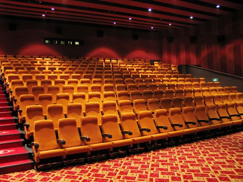 环幕影院看电影坐中间会引发眼病看3D电影靠后好.jpg